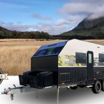 Triple-axle off road caravan